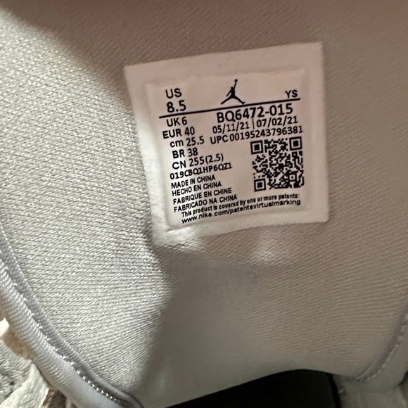 Nike Air Jordan 1 Mid - Light Smoke Grey - Picture 2 of 5